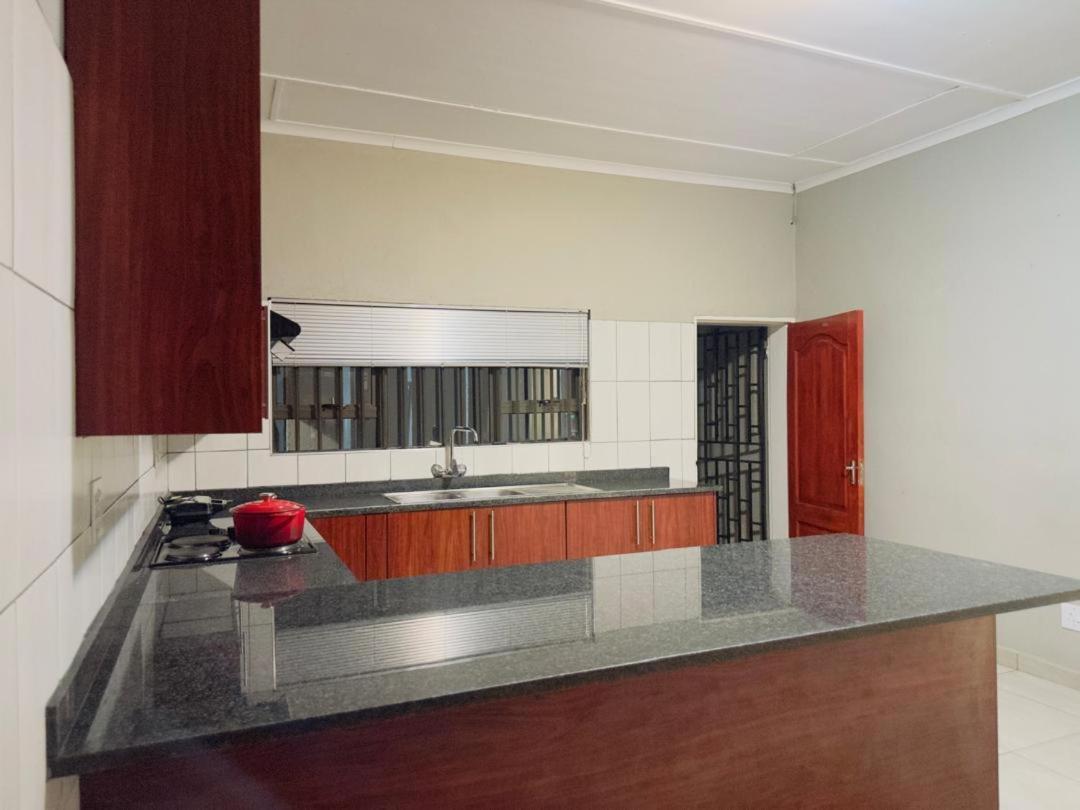 Elegant Guest House Matsapha Экстерьер фото